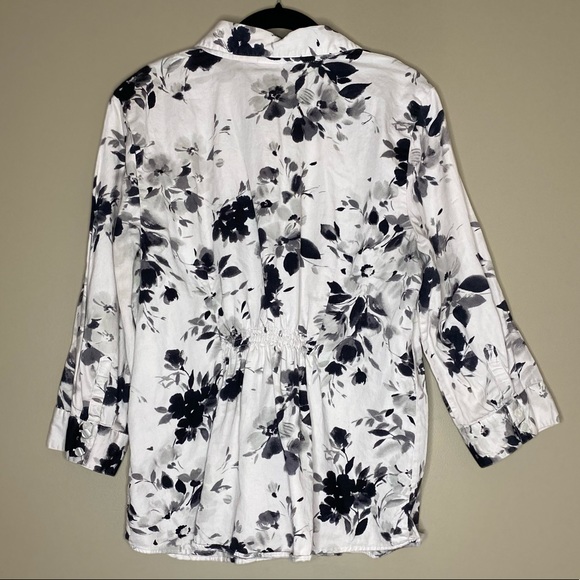 Black/white floral buttondown - Picture 2 of 2